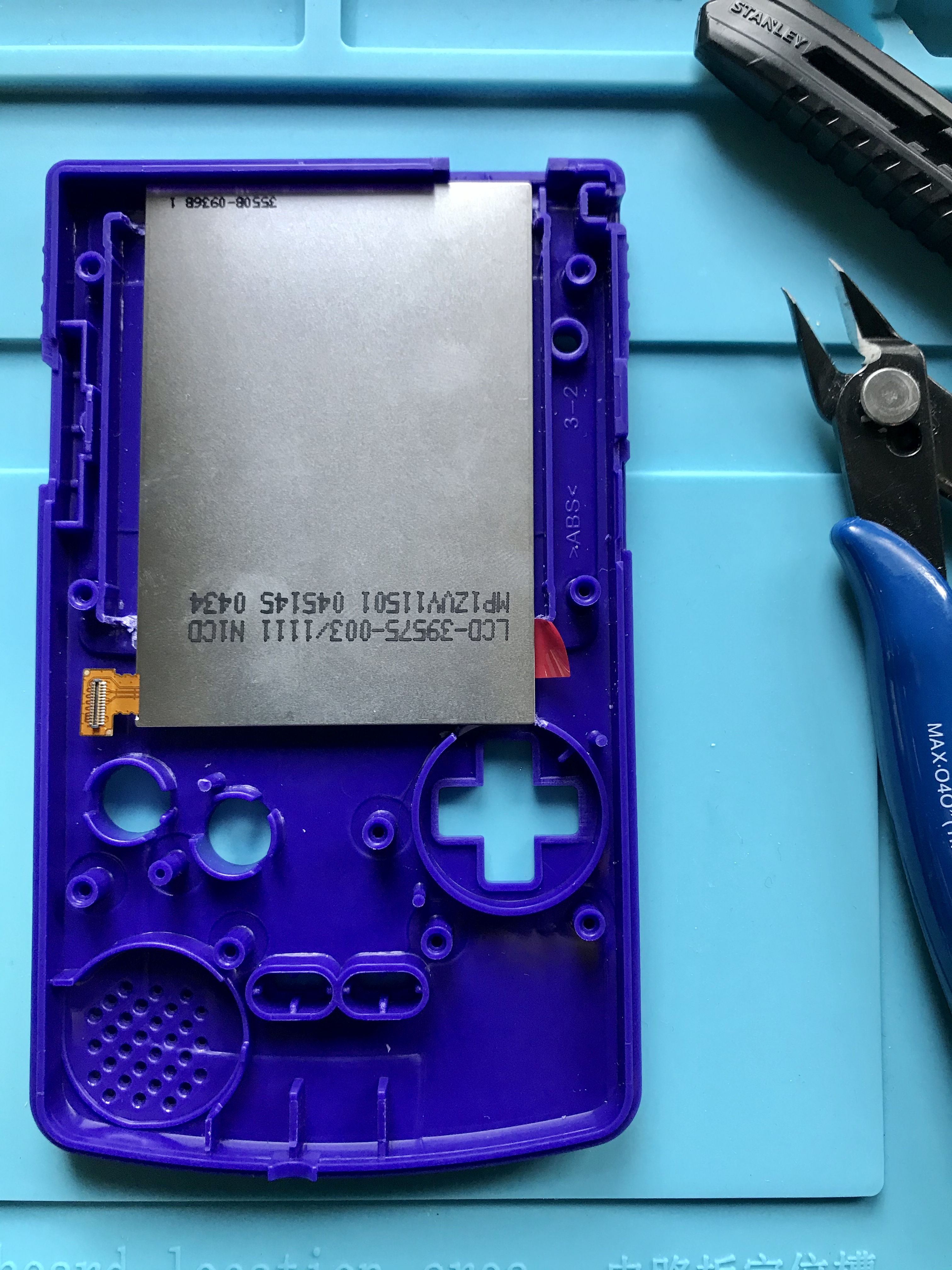 IPS LCD dry fit in aftermarket Game Boy Color shell