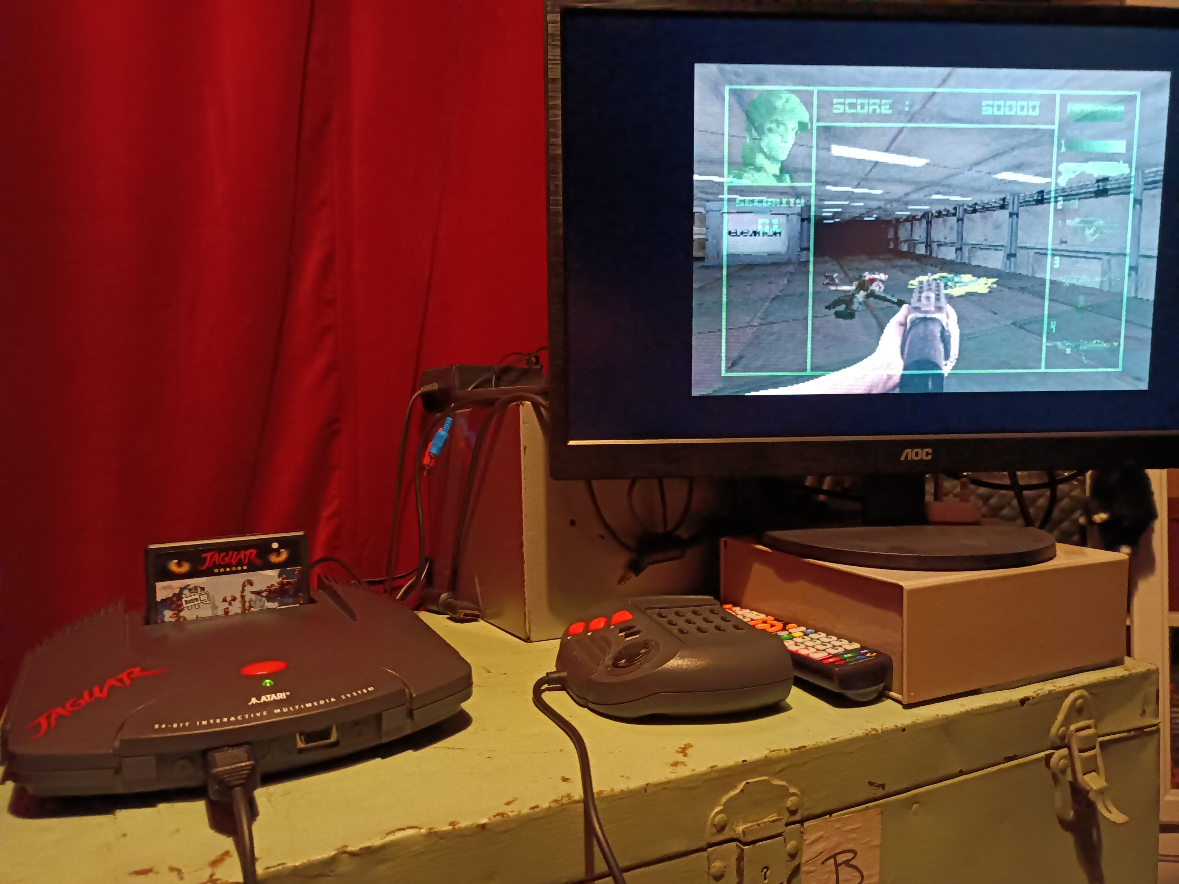 Atari Jaguar playing Alien vs Predator